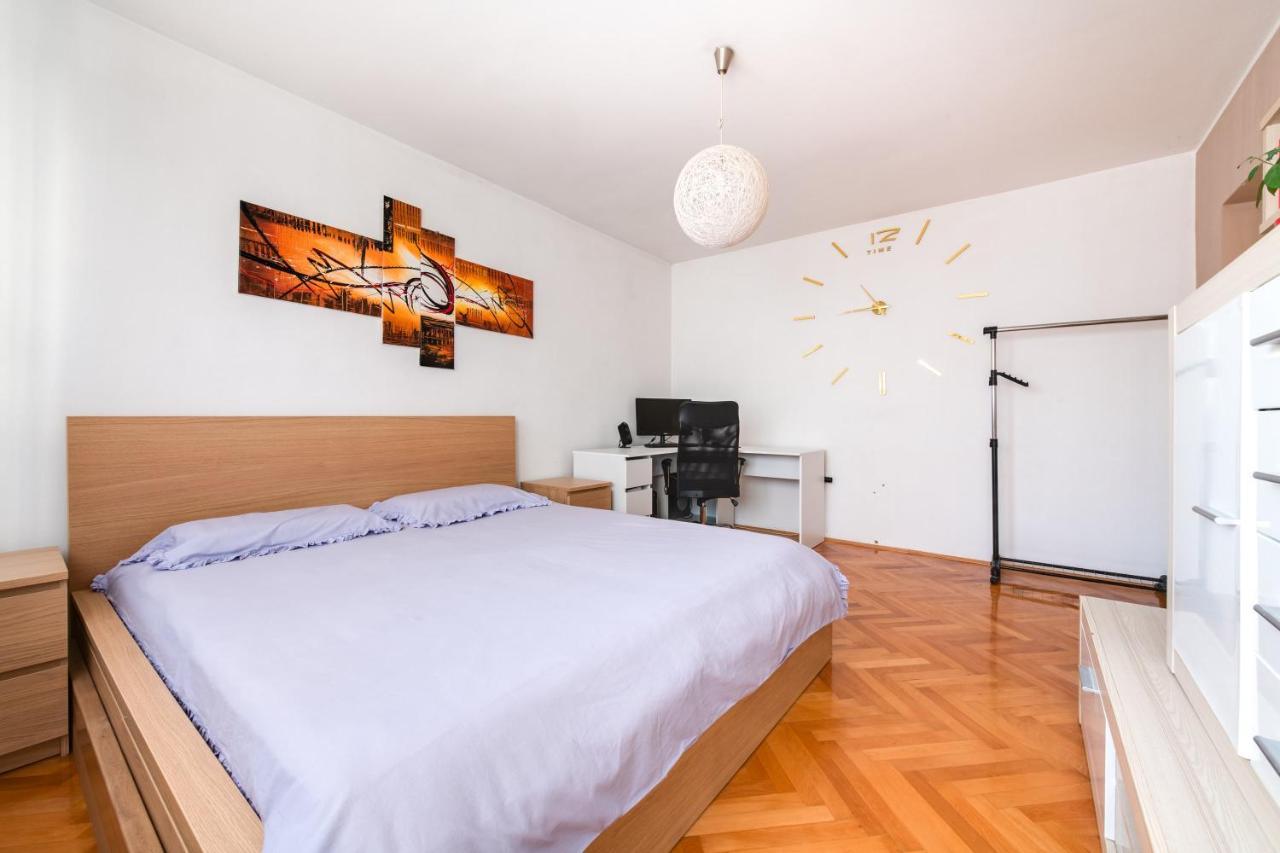 Apartment Niksa Pula Buitenkant foto