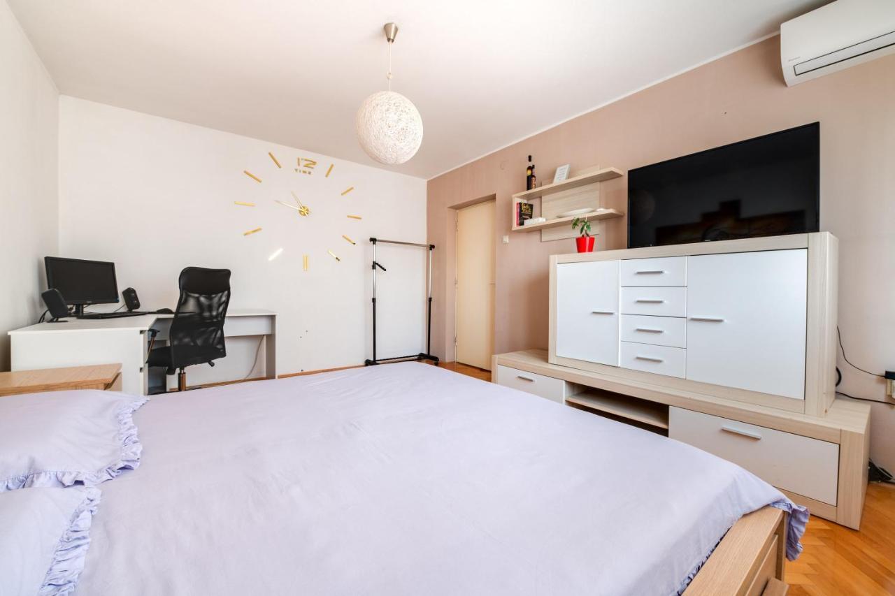 Apartment Niksa Pula Buitenkant foto